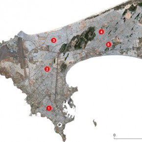 . L'area metropolitana di Dakar, con localizzazione dei quartieri analizzati nel testo (1 Medina; 2 Castors; 3 Parcelles Assainies; 4 Pikine; 5 Guinaw Rail; P Plateau)